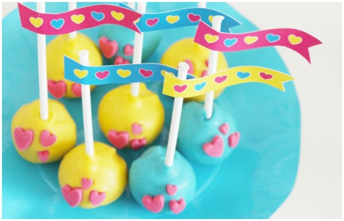 #Valentines Cake Pops DIY Tutorial from Bird's Party