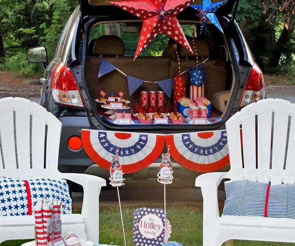 Fun Fireworks Tailgate ~ perfect way to celebrate your 4th of July! | #fourthofjuly #fireworks #tailgate party ideas from @AmysPartyIdeas | @Swoozies