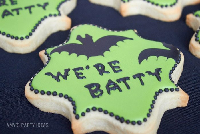 Halloween Bat Cookies | Cakeicature Auburn, AL |DIY Bats in the Graveyard Halloween Desserts & FREE PRINTABLE gravestones | #SnackPackMixIns #shop #ad #cbias