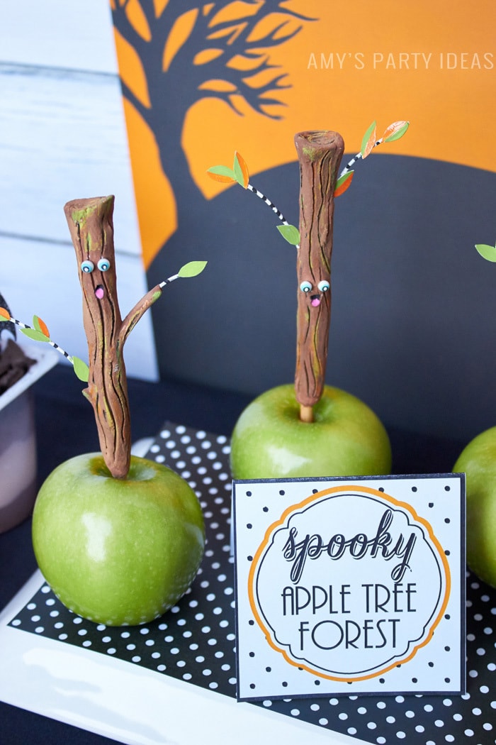 Spooky Apple Trees | Halloween Candy Apples |DIY Bats in the Graveyard Halloween Desserts & FREE PRINTABLE gravestones | #SnackPackMixIns #shop #ad #cbias