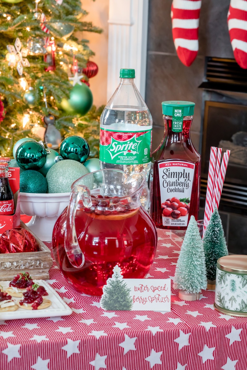 [AD] #JoinTheFizztivities | Winter Spiced Berry Sprizter Recipe | Trim the Tree Party Ideas | Christmas Traditions | AmysPartyIdeas.com | @simplybeverages